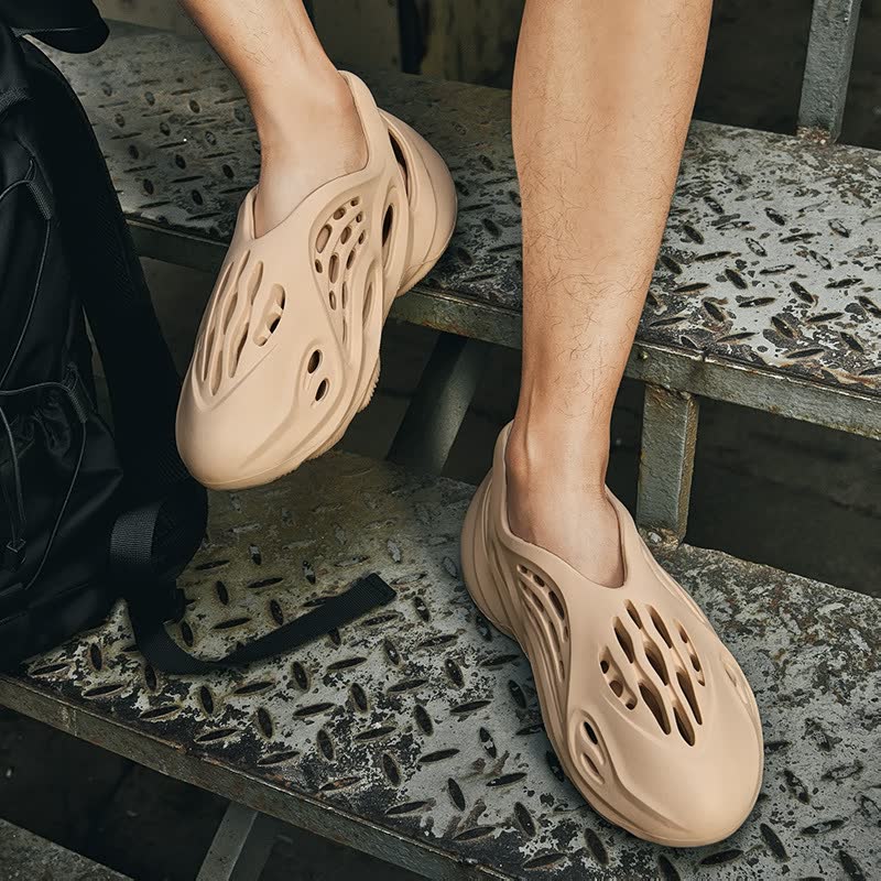 Bequeme schwarze Unisex Sommerschuhe für Damen und Herren mit Rundzehe, leicht und atmungsaktiv für den Alltag.