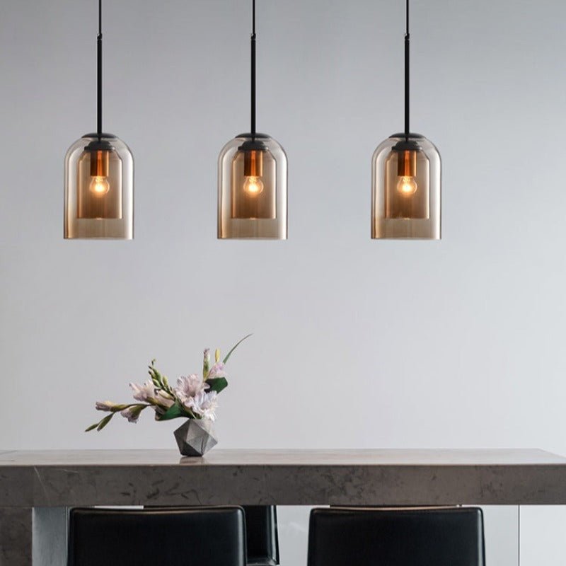 Innenleuchte: Moderne Doppelglas-Pendelleuchte mit sanftem, warmem Licht. Eine zeitlose Deckenlampe.