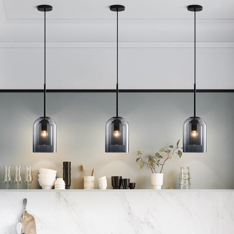 Stilvolle Doppelglas-Pendelleuchte in rauchgrau mit elegantem Rost-Finish. Warme Beleuchtung für Ihr Zuhause.