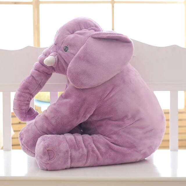 Niedlicher Plüschelefant als Kuschelkissen und Kinderzimmerdeko. Weiches Spielzeug für Babys & Kinder.