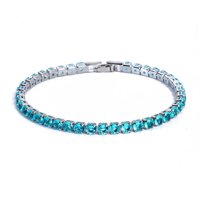 Luxuriöses Unisex-Tennisarmband mit hochwertigen Zirkonia-Steinen. Perfektes Modeaccessoire.