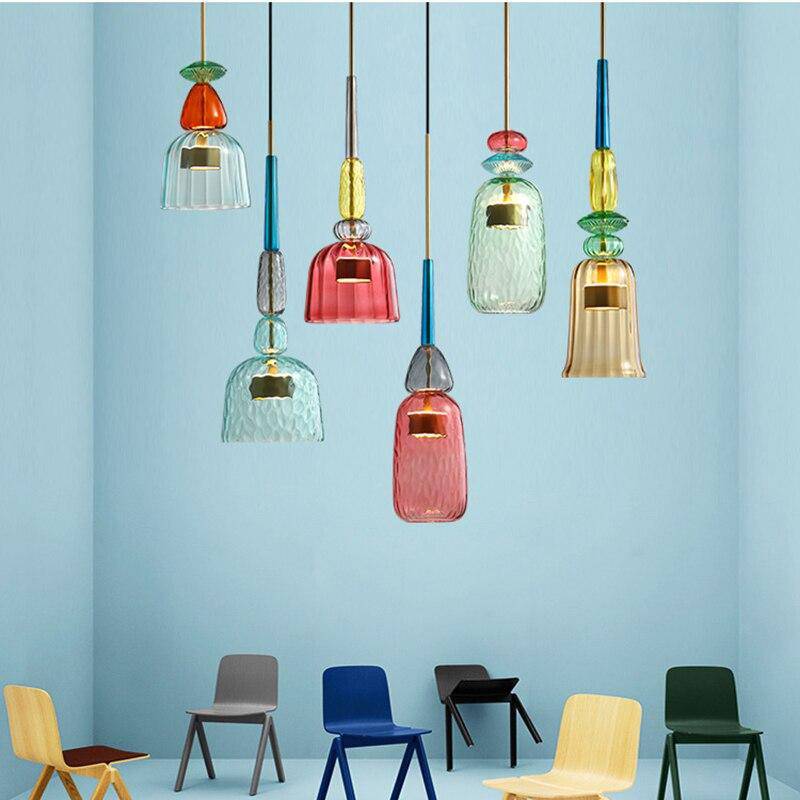 Energiesparende bunte LED-Deckenleuchte, modern, für stilvolles Zuhause, als Wohnzimmerlampe.