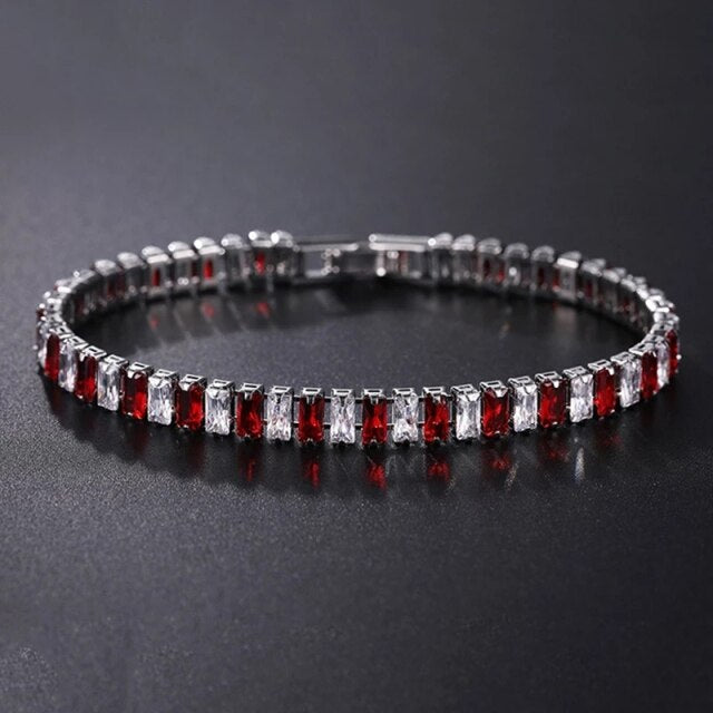 Funkelndes Zirkonia-Tennisarmband für Damen und Herren. Zeitloser Schmuck mit Glamour.