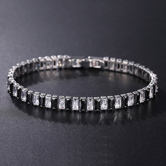 Unisex Armband mit Zirkonia, ein funkelndes Tennisarmband als luxuriöses Schmuckstück.