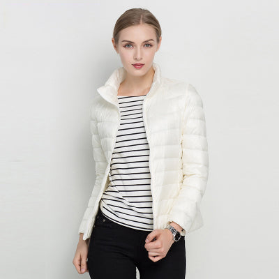 Schicke, packbare Damen-Steppjacke Diana mit Stehkragen, ideal für Reisen & urbane Mode.
