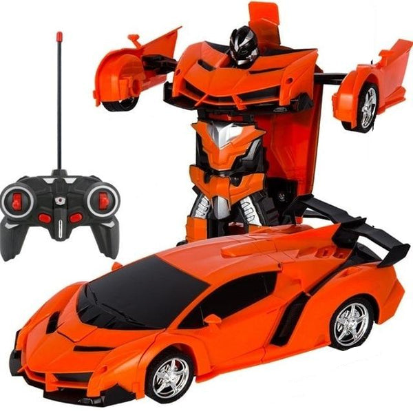 Kind steuert das robuste fernbedienbare Transformator Auto, das sich schnell in einen Roboter verwandelt und zurück.
