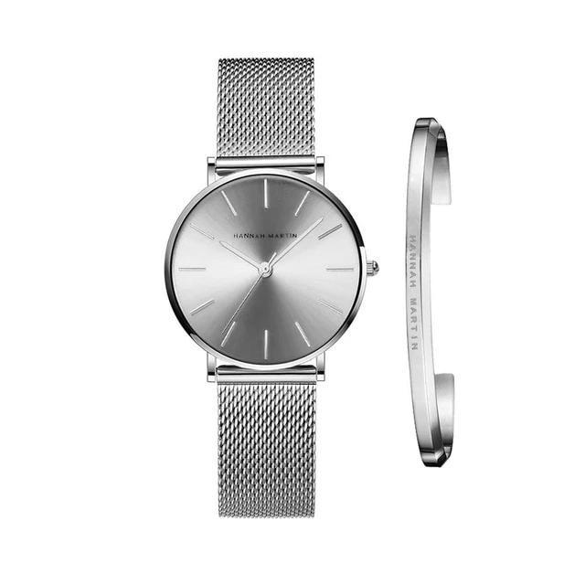 Exklusives Damen-Accessoire: Edelstahl Armbanduhr mit glänzendem Gehäuse und klassischem Zifferblatt, ein Schmuckset.