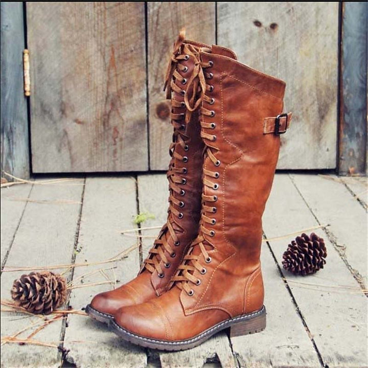 Elegante braune Lena Damen Schnürstiefel im Reitstil mit profilsohle, bequem und klassisch für Herbst & Winter.