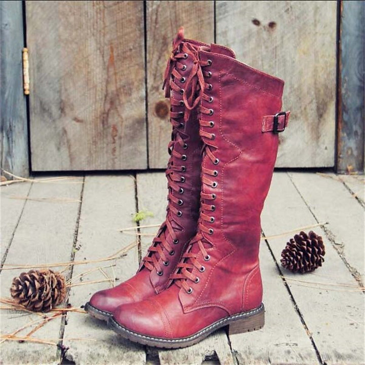 Bequeme schwarze Damen Schnürstiefel von Lena. Klassische Reitstiefel mit Schnürung & robuster Profilsohle.