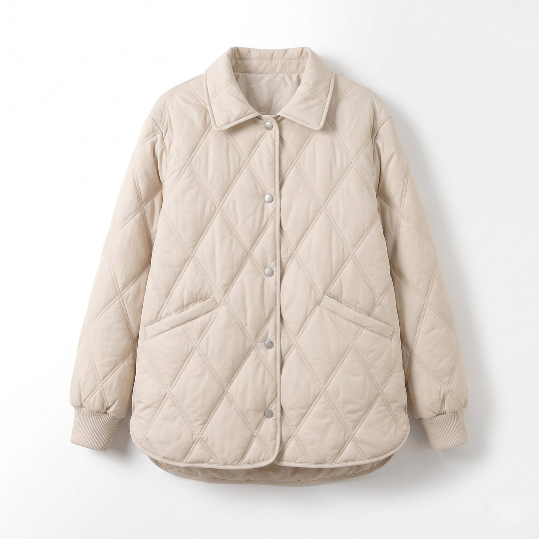 Komfortable Damen Steppjacke mit Druckknöpfen und lockerem Schnitt. Ideale Übergangsjacke mit Rautenmuster.