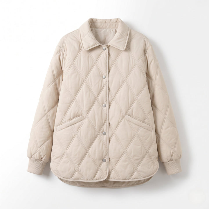 Komfortable Damen Steppjacke mit Druckknöpfen und lockerem Schnitt. Ideale Übergangsjacke mit Rautenmuster.