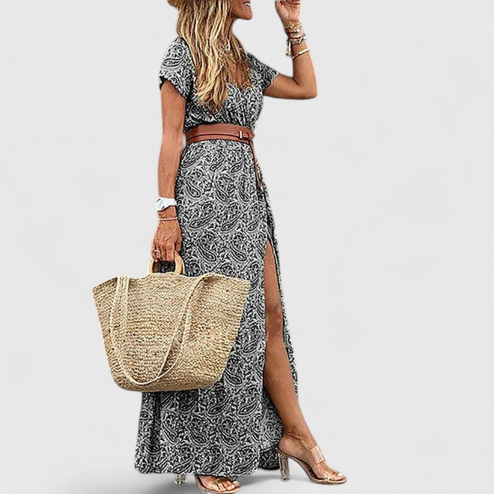 Fließendes Damen Maxikleid mit tiefem V-Ausschnitt. Ein stilvolles und bequemes Kleid für den Sommer und Freizeit.