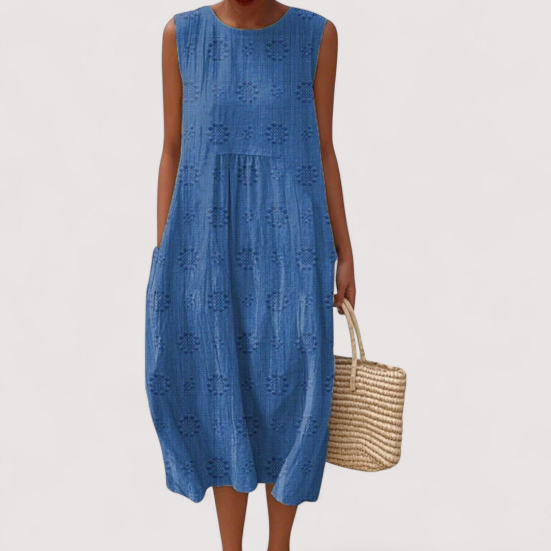 Bequemes, luftiges Damen Sommerkleid mit floralem Muster, ärmellos und locker. Ideal für entspannte Tage.