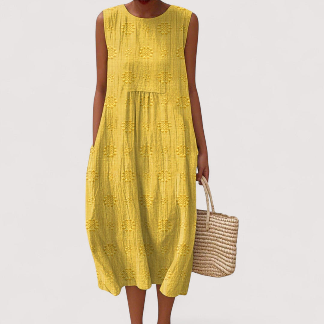 Feminin ärmelloses Damenkleid mit lebhaftem Blumenmuster, locker fallend und vielseitig für den Sommer.