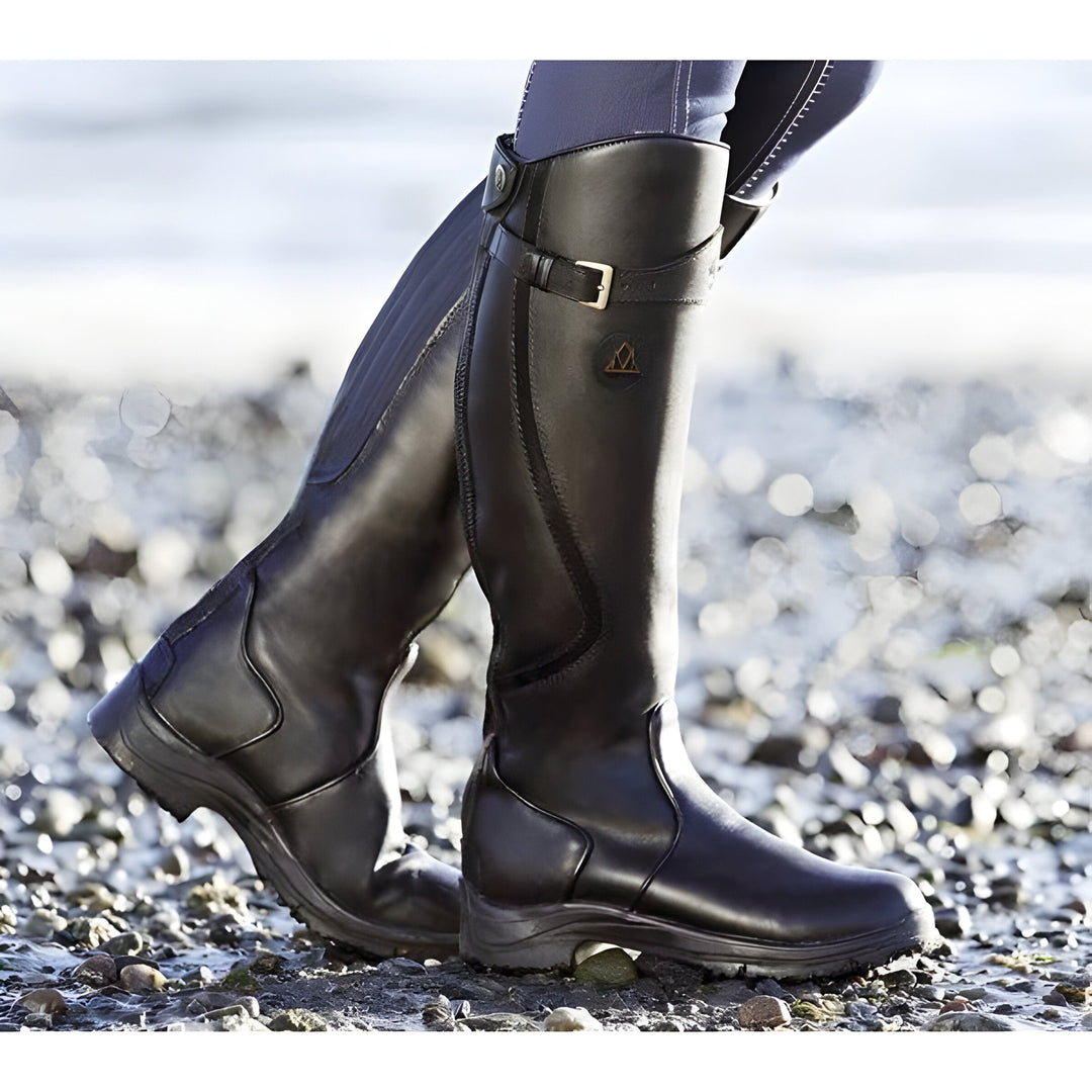 Damen Arbeitsstiefel im Einsatz, bieten Halt & Schutz für anspruchsvolle Aufgaben. Robuste Damenschuhe.