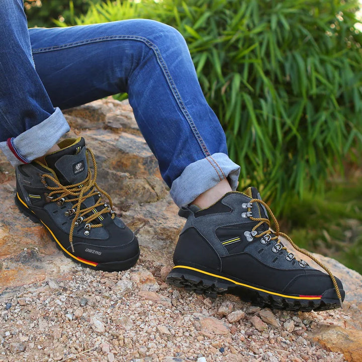 Funktionale Herren Outdoorstiefel, knöchelhoch und rutschfest; ideal als robuste Wanderschuhe für Trekkingtouren.