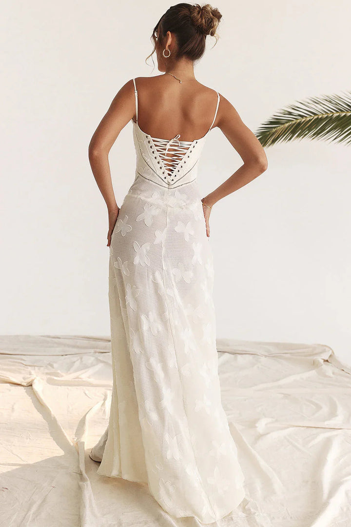 Fließendes Sommer-Maxikleid für Damen mit Blumenmuster, zarter Vintage-Spitze und romantischem Flair.
