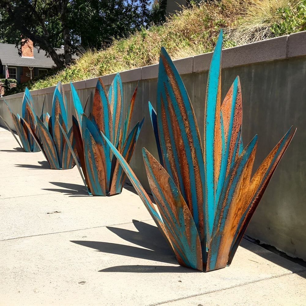Wetterfeste Metall Agave Skulptur als Gartenstecker. Perfekte Außendekoration und Terrassen Deko.