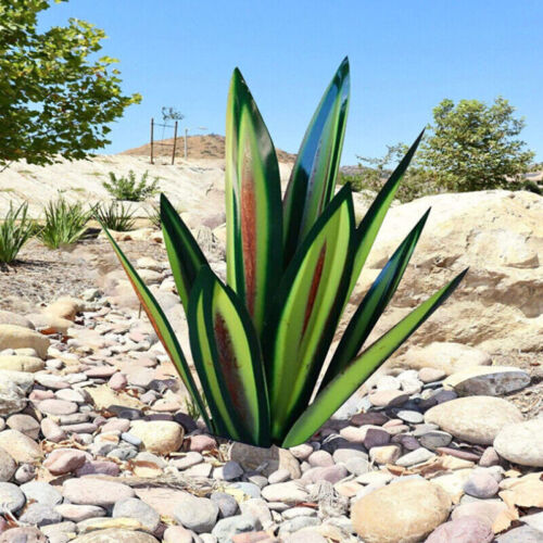 Exotische Agave Gartendeko aus rostfreiem Metall. Ideal für Beet, Rasen oder Terrasse.