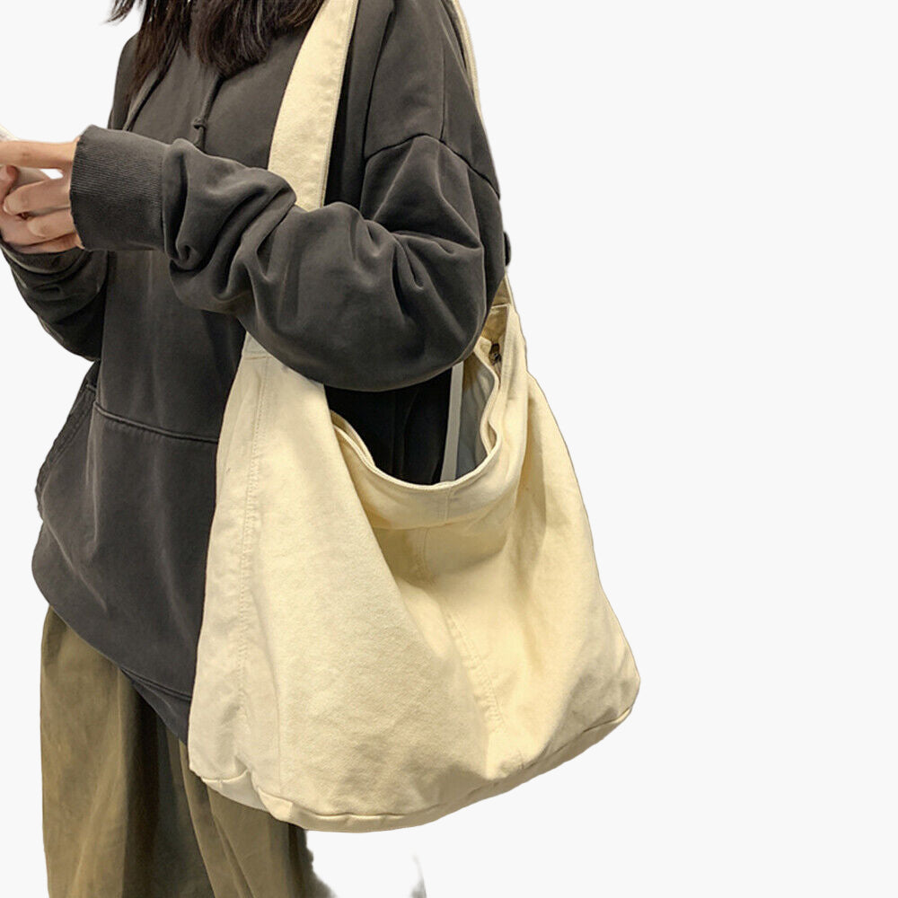 Schwarze, große Damen Schultertasche aus Canvas, perfekt als Arbeits-, Schul- oder Freizeittasche.