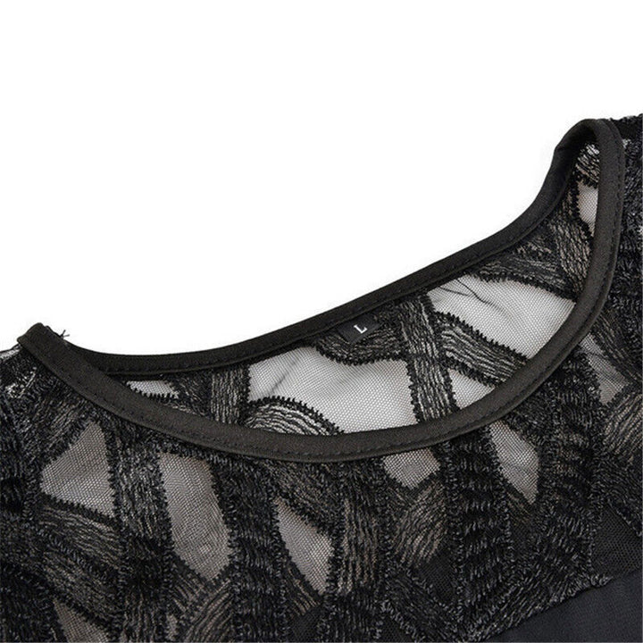 Chic und komfortabel: Damen Midikleid Plus Size mit eleganten Spitzenärmeln und Rundhals.