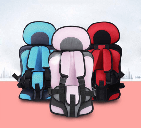 Installation des SafeRider Pro Kindersitzes mit ISOFIX-Anschlüssen, einfache und sichere Montage.