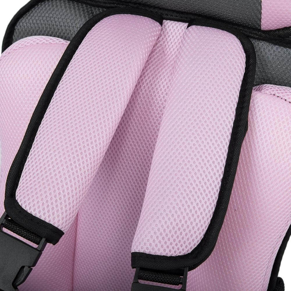 Moderner SafeRider Pro Kindersitz: Hochwertige Materialien & atmungsaktive Stoffe für Komfort.