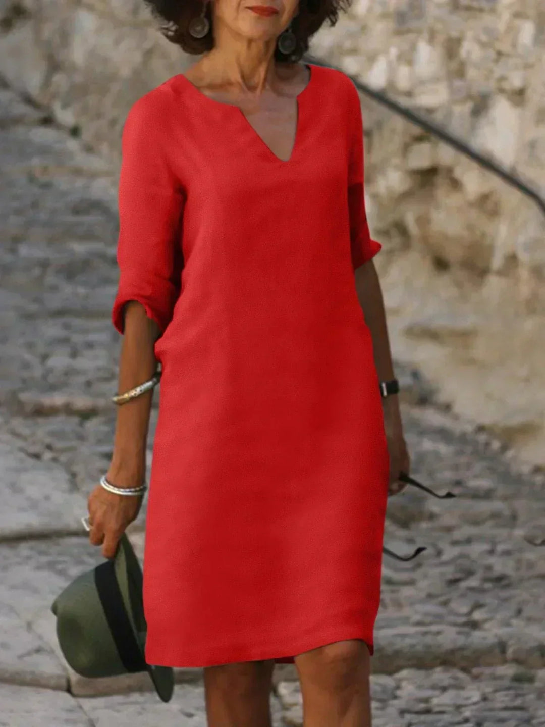 Schickes Damen Midi Kleid mit Kerbausschnitt, ideal als Sommerkleid oder elegantes Freizeitkleid.