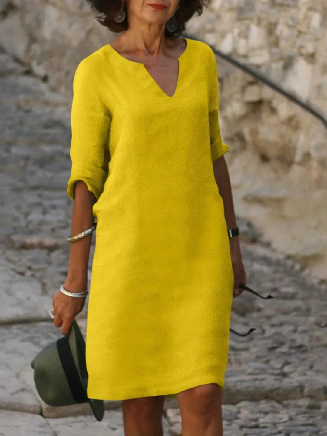 Vielseitiges Damen Midi Sommerkleid mit Kerbausschnitt, geeignet für Party, Freizeit und elegante Events.