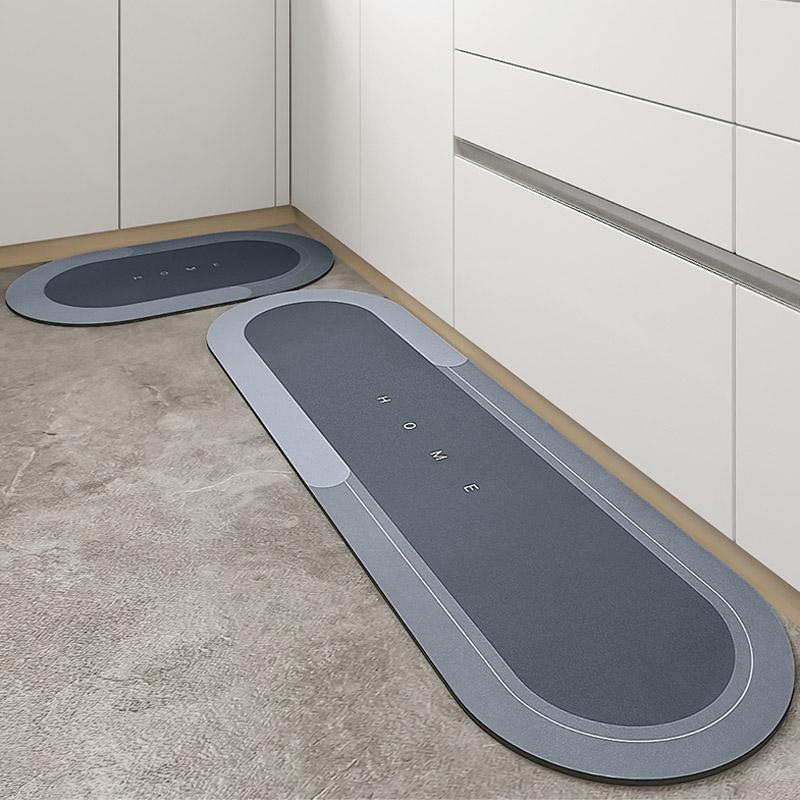 Rutschfeste Badematte, saugfähig und schnelltrocknend, bietet Komfort und Hygiene im Badezimmer.