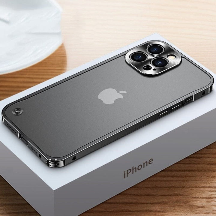 Premium Handyhülle aus Metall, passgenau für iPhone, bietet zuverlässigen Stoßschutz und ist angenehm schlank.