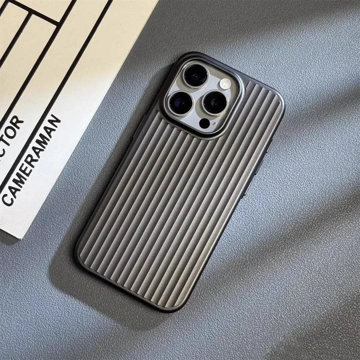 Ästhetische iPhone Hülle mit Rillenstruktur: stoßfester, schlanker Kratzschutz für Ihr Smartphone.