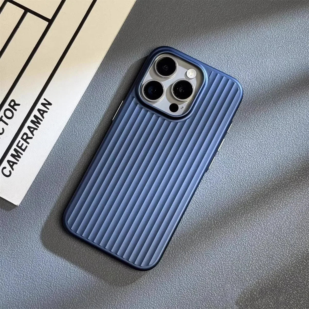 Griffige iPhone Hülle mit Rillenstruktur. Schlanke Schutzhülle bietet stoßfesten Schutz und Kratzschutz.
