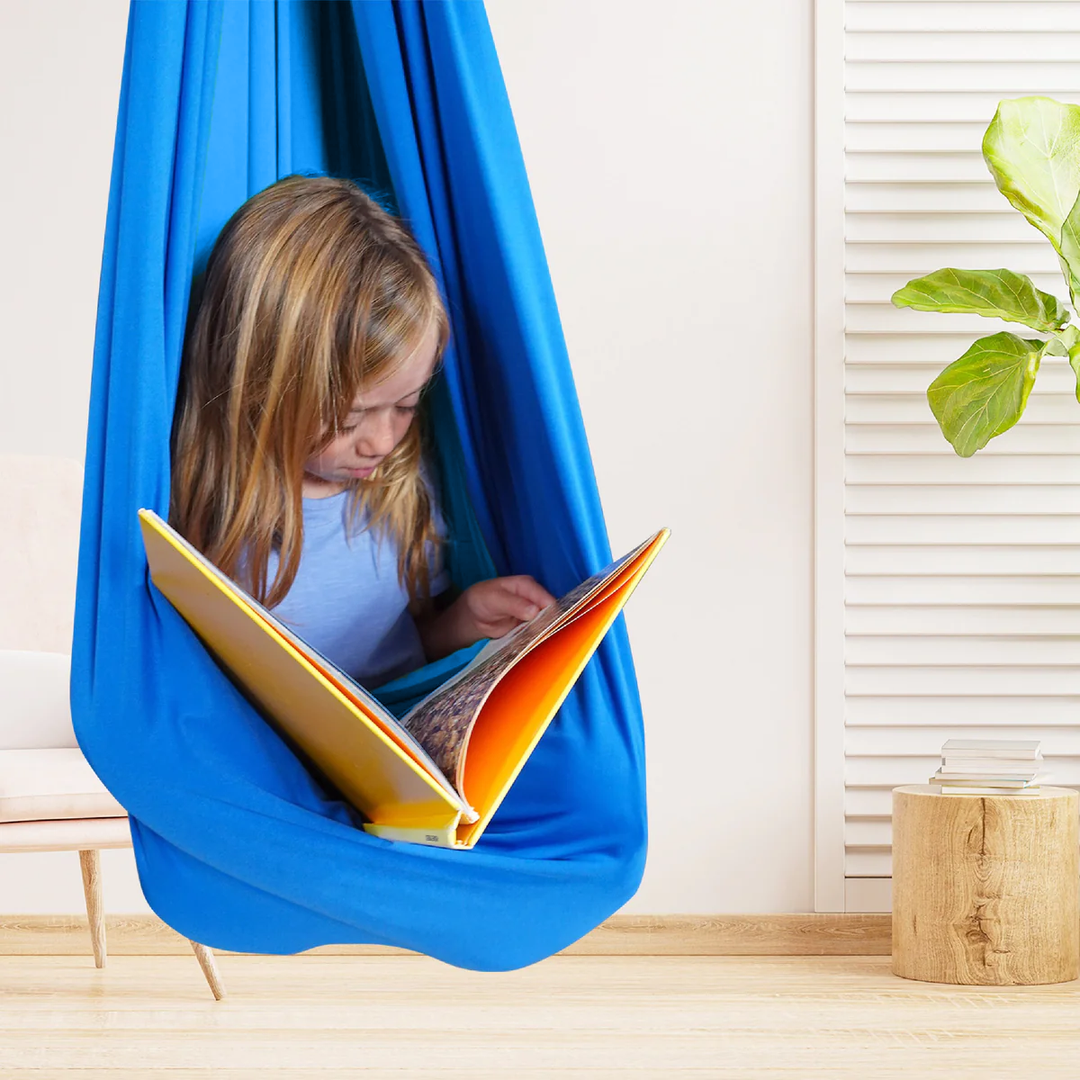 Sensorische Therapie-Hängematte für Kinder in blau; fördert Entspannung & Geborgenheit im Kinderzimmer.