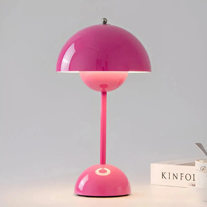 Skandinavische Designer-Tischlampe für stilvolle Ambientebeleuchtung im modernen Zuhause.