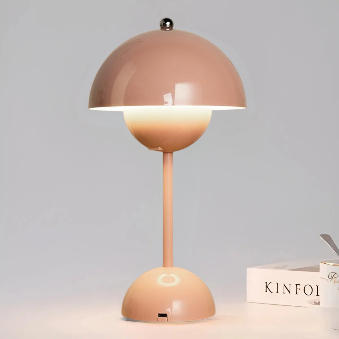 Skandinavische LED-Tischlampe, modern und dekorativ, ideal für Nachttisch oder Sideboard.