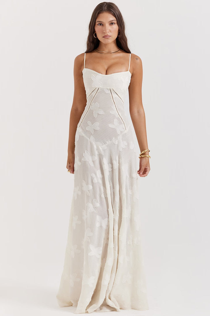 Romantisches Abendkleid mit Spitze. Schimmerndes Damen-Maxikleid, perfekt für Frühling & Sommer Events.