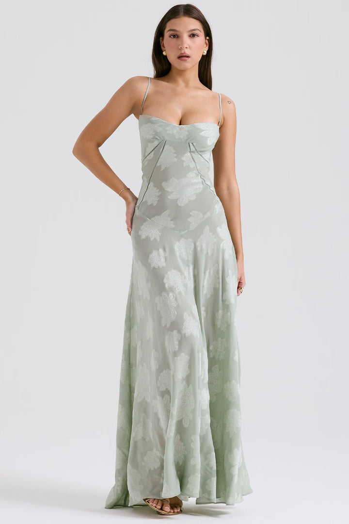Hochwertiges Spitzen-Maxikleid für Damen. Elegantes, glänzendes Abendkleid, stilvoll und romantisch.