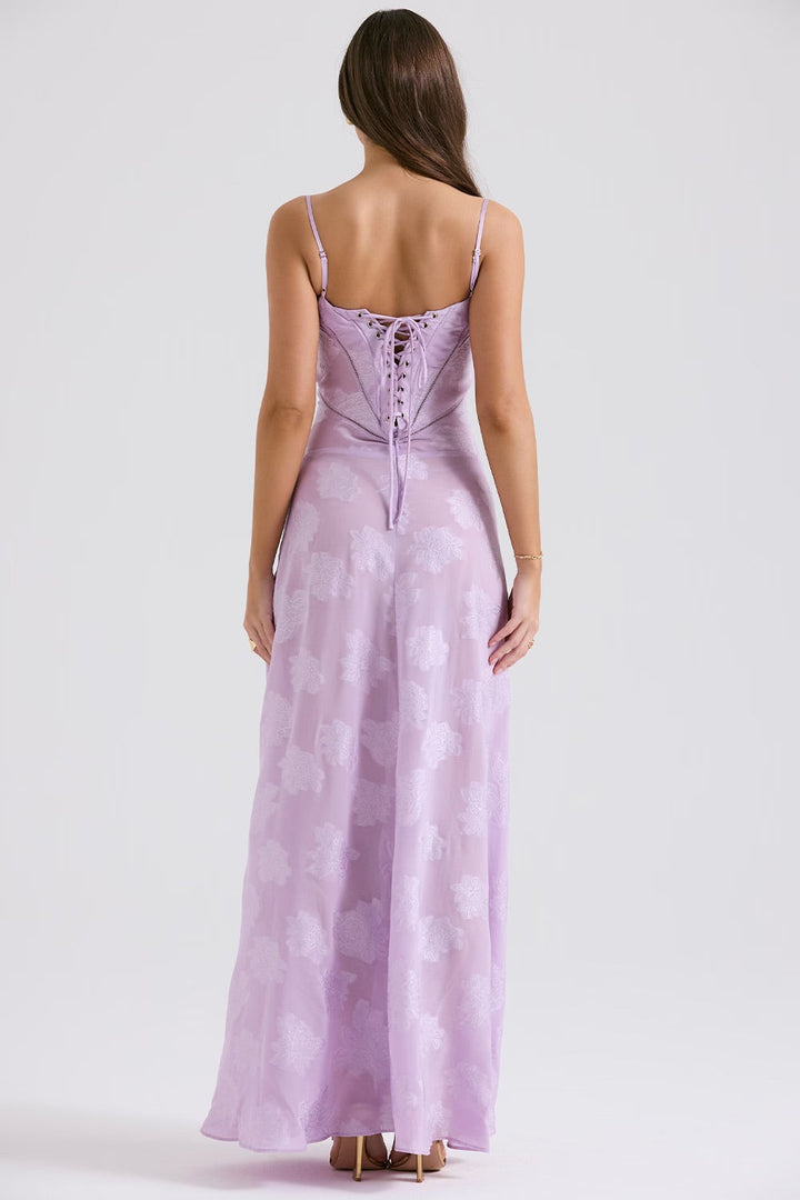 Vintage-inspiriertes Spitzen-Maxikleid. Romantisches Damenkleid, schimmernd und lang für festliche Feiern.