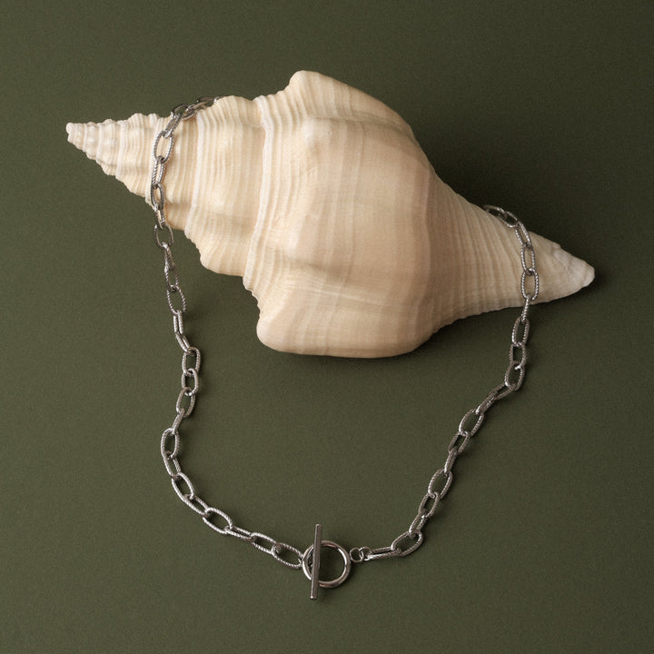 Hypoallergene Damen Paperclip Choker Halskette aus robustem Edelstahl, goldfarben, perfekt als Layering-Schmuck.