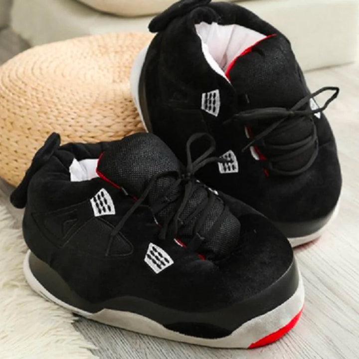 Trendige Unisex Pantoffeln im übergroßen Sneaker-Stil. Modern, gemütlich und bequem für stilbewusste Damen & Herren.