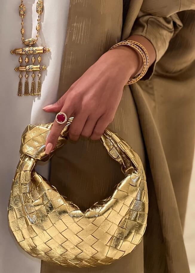 Damen Mini-Handtasche Isabella gewebt mit elegantem Flechtdesign für stilvolle Frauen.