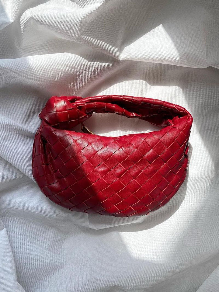 Stilvolle Mini-Schultertasche Isabella mit einzigartigem Flechtdesign, ein elegantes Accessoire.