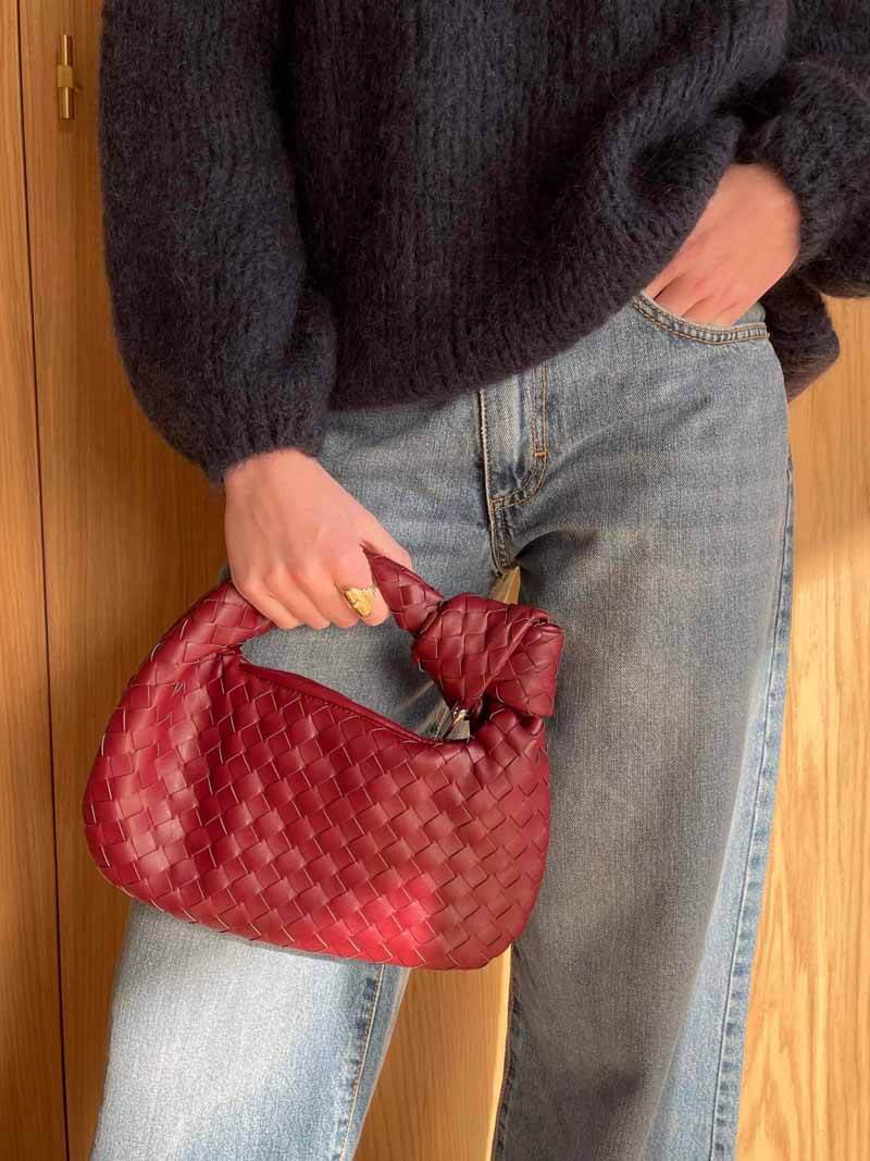 Isabella Mini-Handtasche gewebt, mit detailliertem Flechtdesign, vielseitig tragbar.