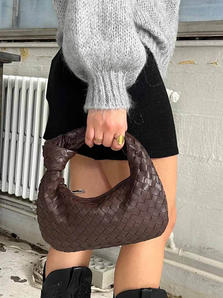 Elegante gewebte Mini-Tasche Isabella mit Flechtdesign, ideal als Schultertasche.
