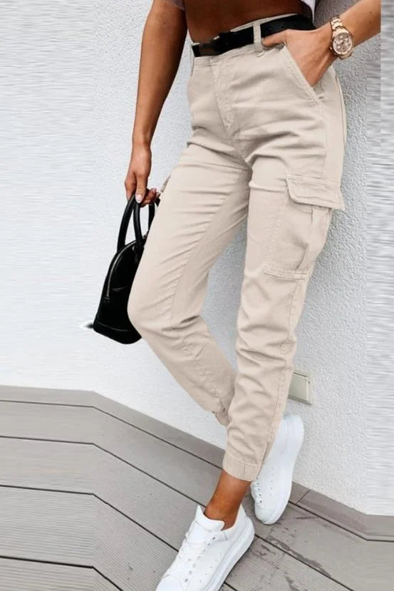 Modische Slim Fit Cargohose für Damen mit hoher Taille, perfekt für moderne Freizeitmode.