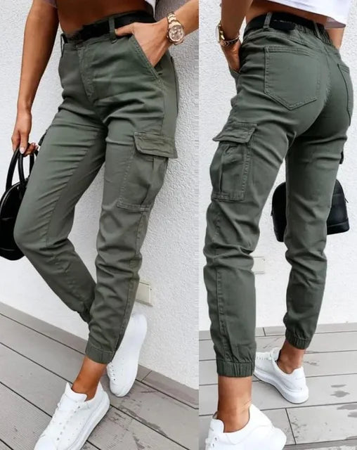Beigefarbene Damen Cargo-Hose mit hoher Taille und Slim Fit für Freizeitstil.