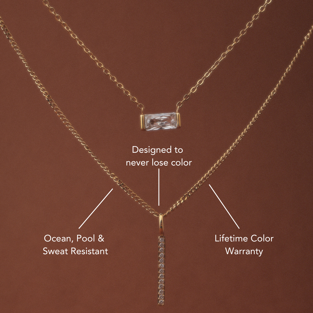 Goldene Damen Edelstahlkette mit schlankem Bar-Anhänger, wasserfest & hypoallergen; ein zeitloses Geschenk.