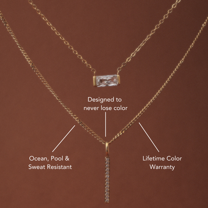 Goldene Damen Edelstahlkette mit schlankem Bar-Anhänger, wasserfest & hypoallergen; ein zeitloses Geschenk.