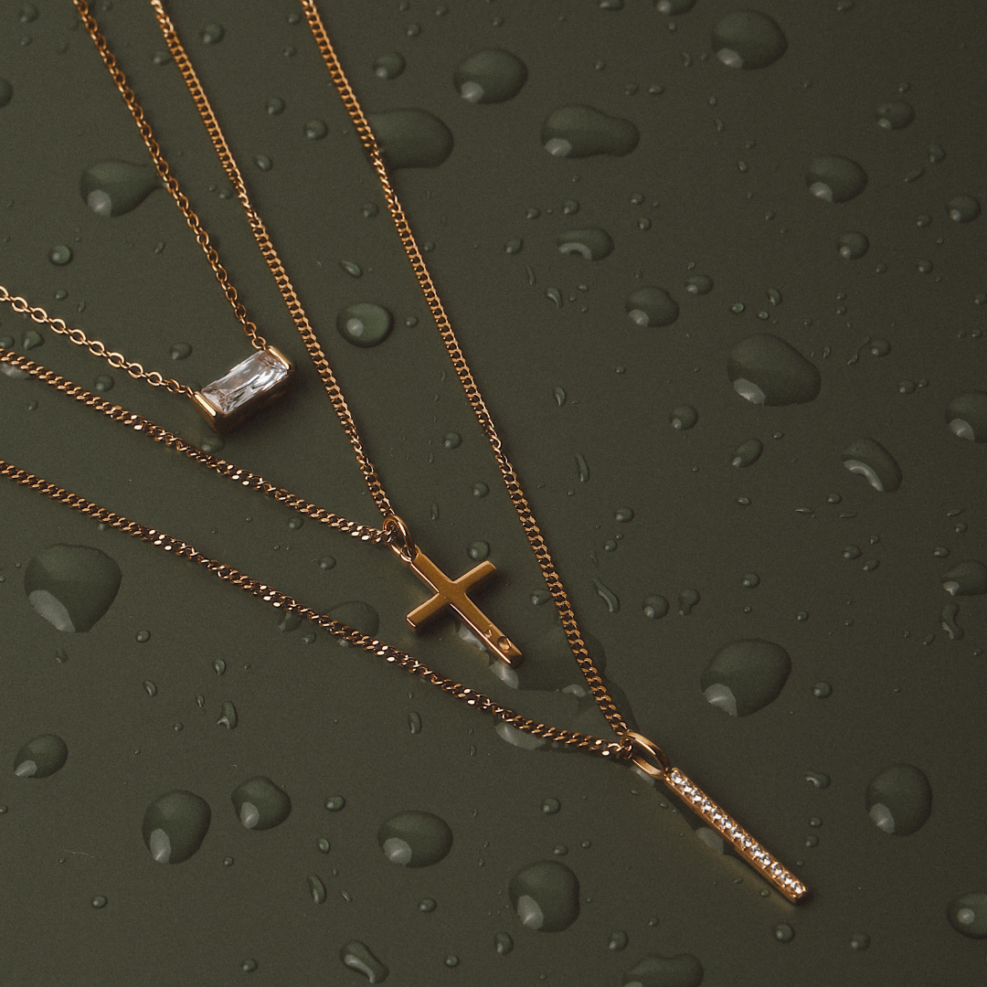 Elegante Gold Bar-Halskette für Damen, aus wasserfestem Edelstahl gefertigt; minimalistisches Schmuckstück.